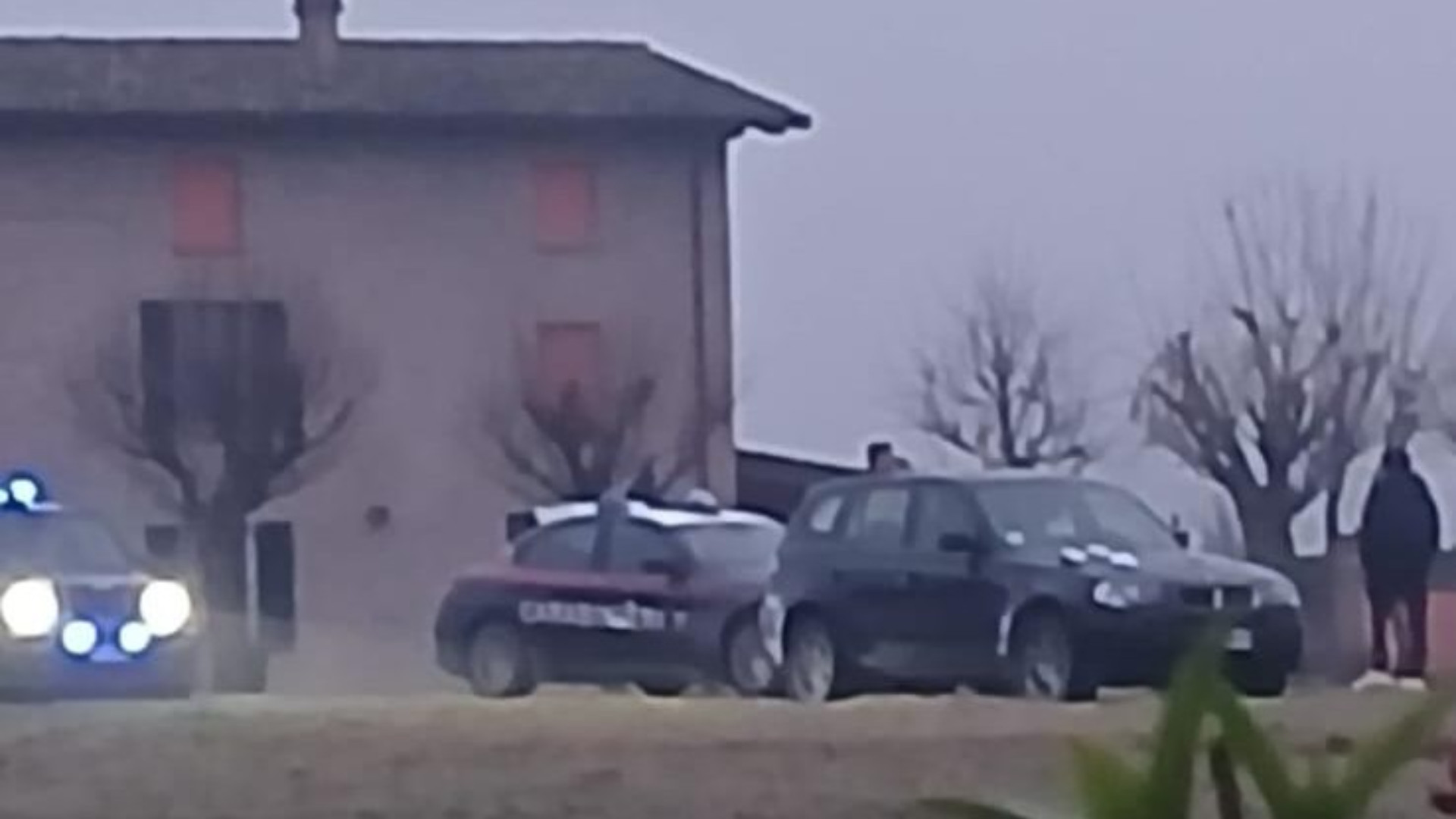 In fuga dopo un incidente, si nascondono dietro a un vascone: rintracciati dai carabinieri