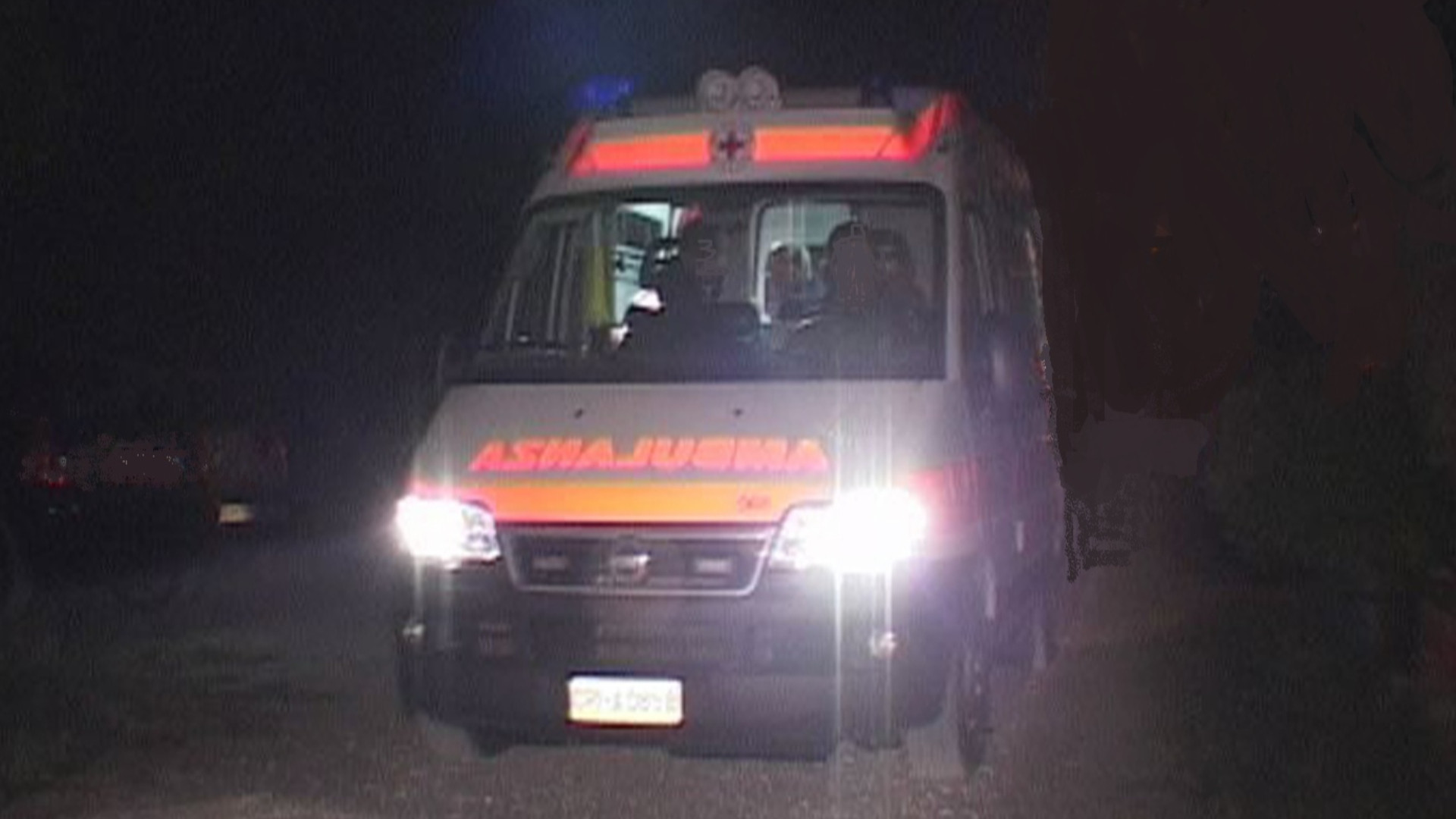 Il ciclista ferito è stato portato in ambulanza al Pronto soccorso