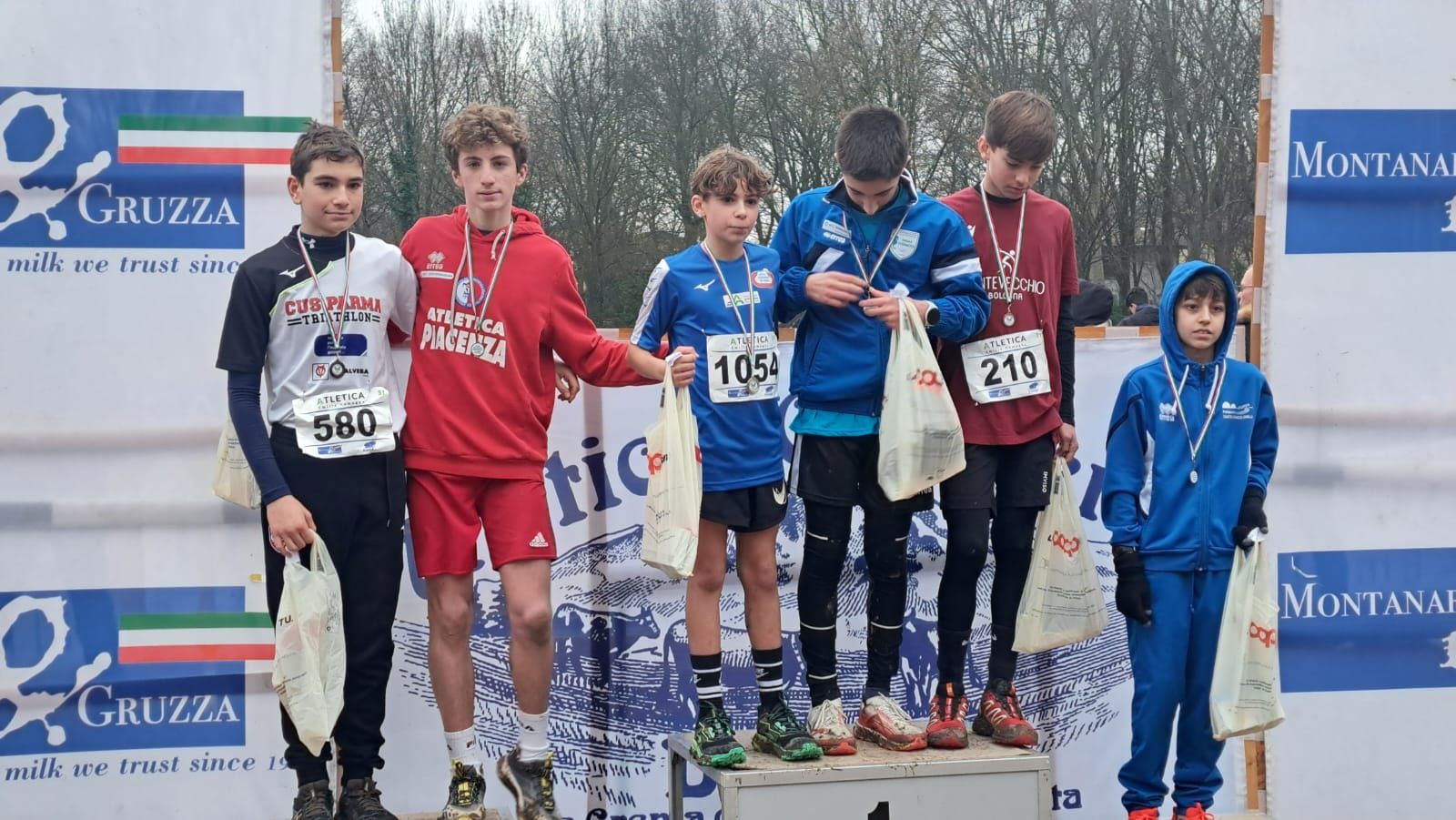 Milo Perotti con la felpa dell'Atletica Piacenza