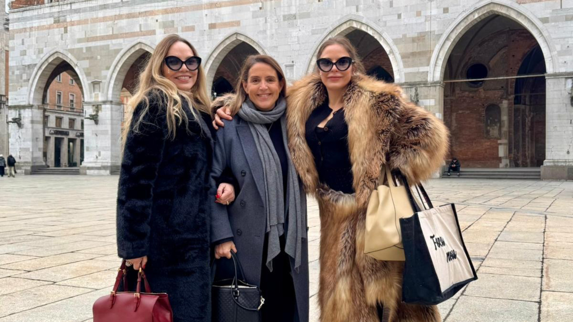 Ornella Muti con la figlia Naike turiste per caso a Piacenza