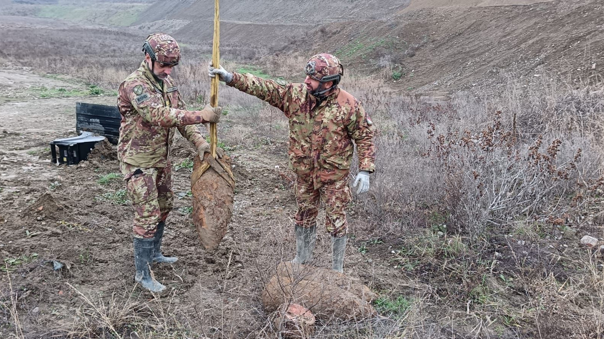 Tre bombe nel Reggiano, intervengono i Pontieri | VIDEO
