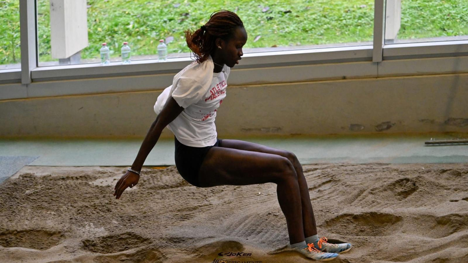 Tine Gabriella salta oltre i razzisti