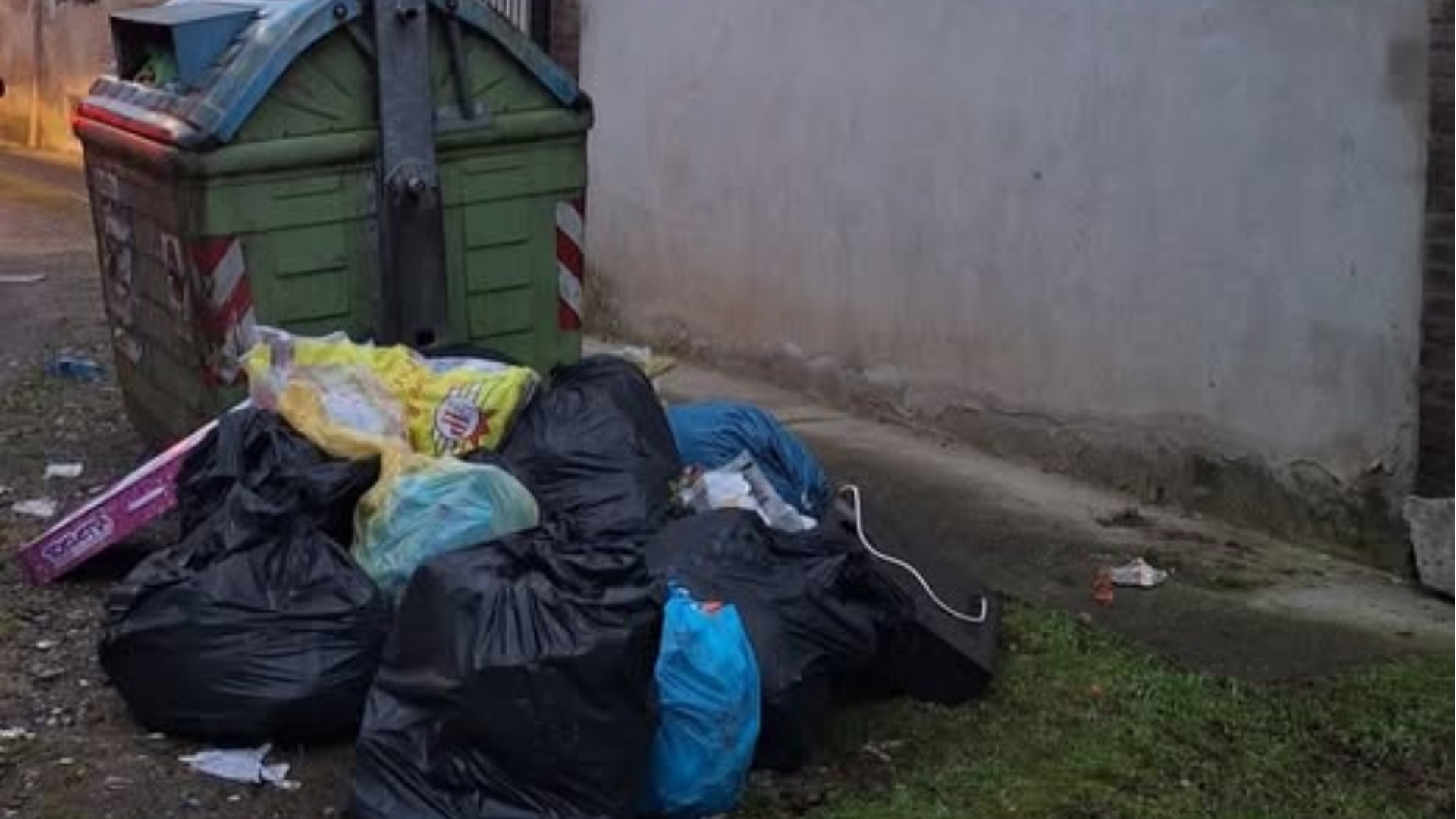 Borgonovo, rifiuti abbandonati e 150 evasori della Tari