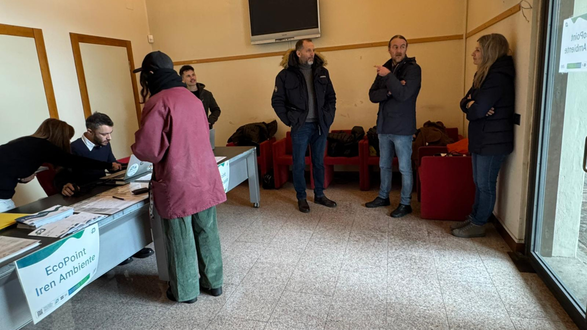 Raccolta puntuale dei rifiuti, inaugurato l’EcoPoint Iren in Comune