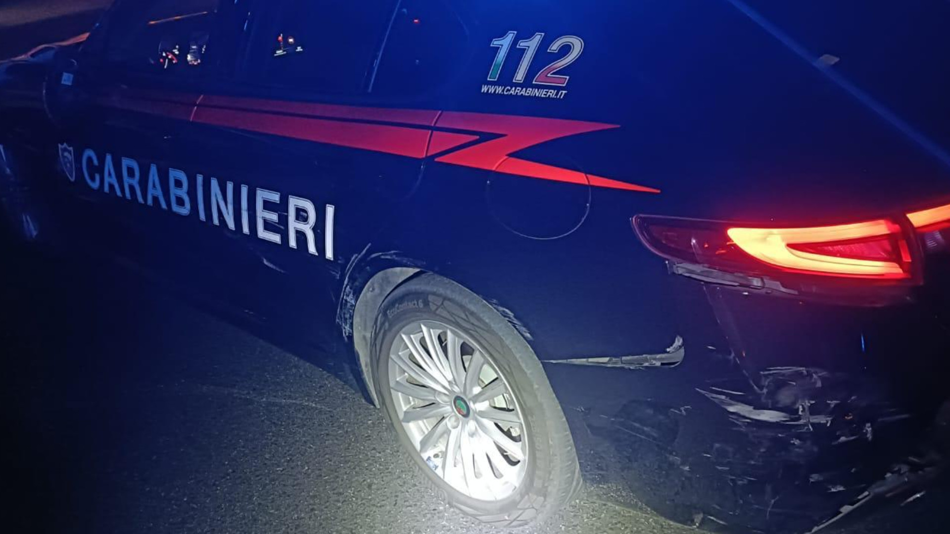 Sequestrati, picchiati e legati in casa da una banda di rapinatori
