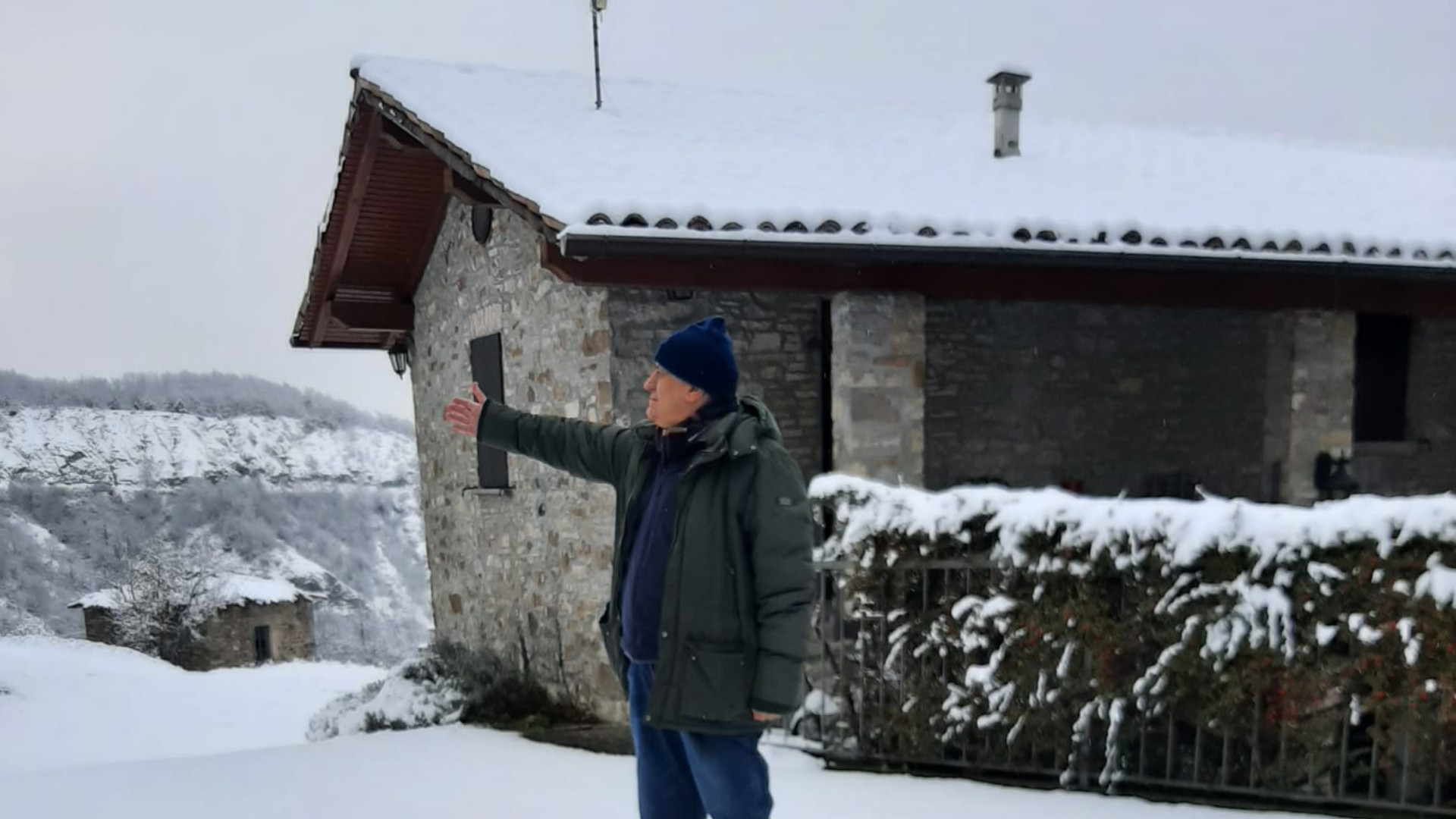 Fiocchi sui monti nella notte, veloce apparizione anche in città