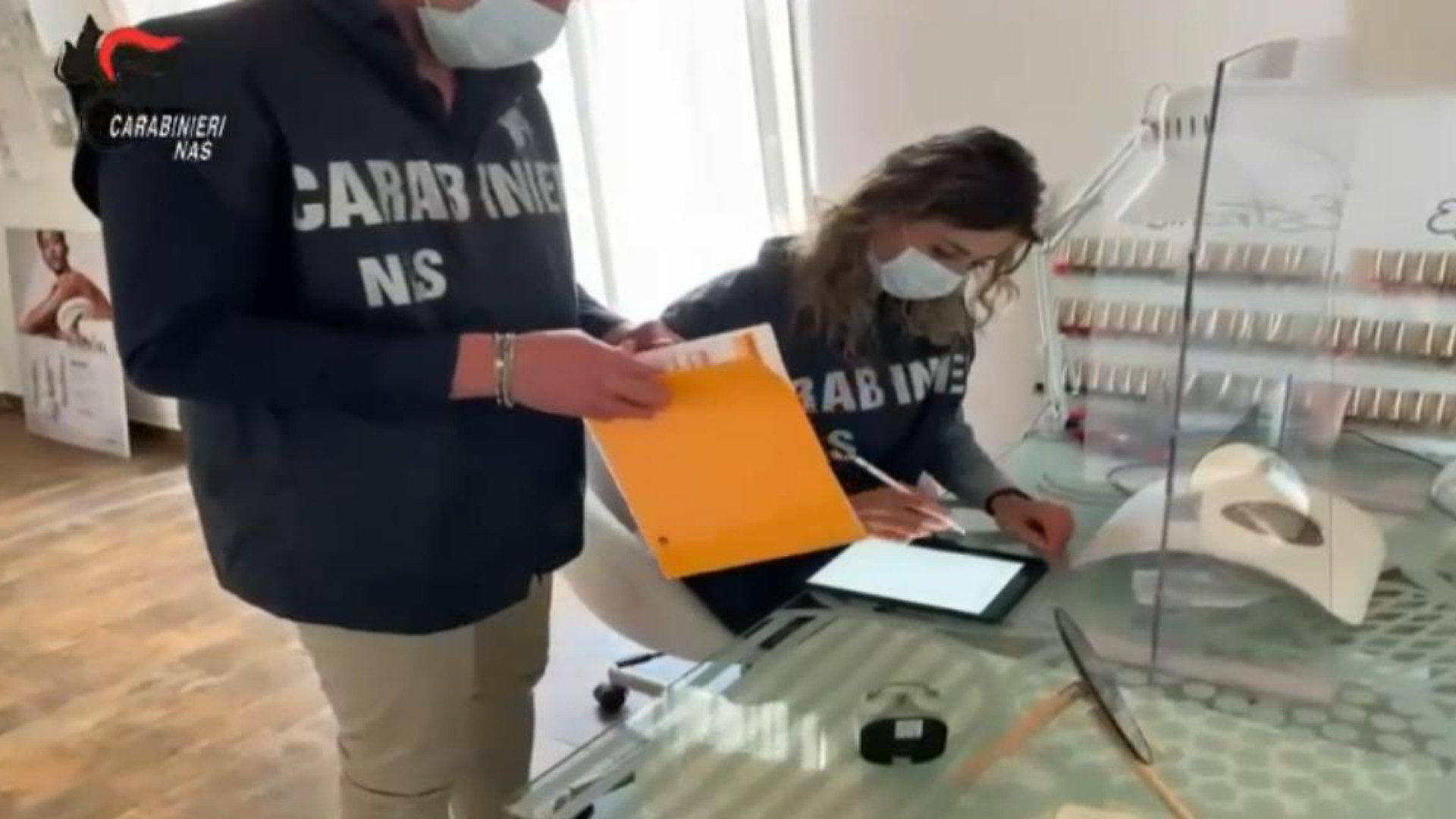 Ispezione dei Nas, sospeso un parrucchiere