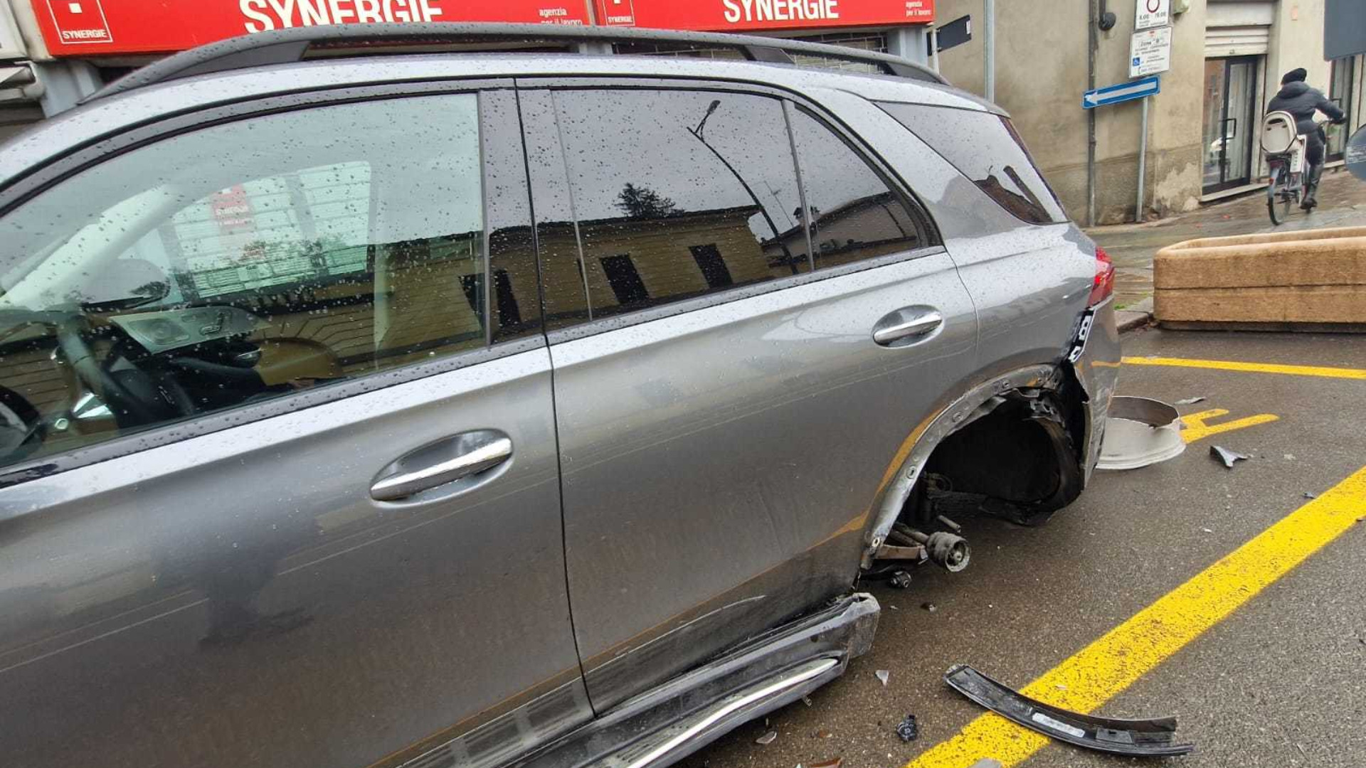Alcol nel sangue 4 volte oltre al limite, 39enne denunciata dopo l'incidente sullo Stradone