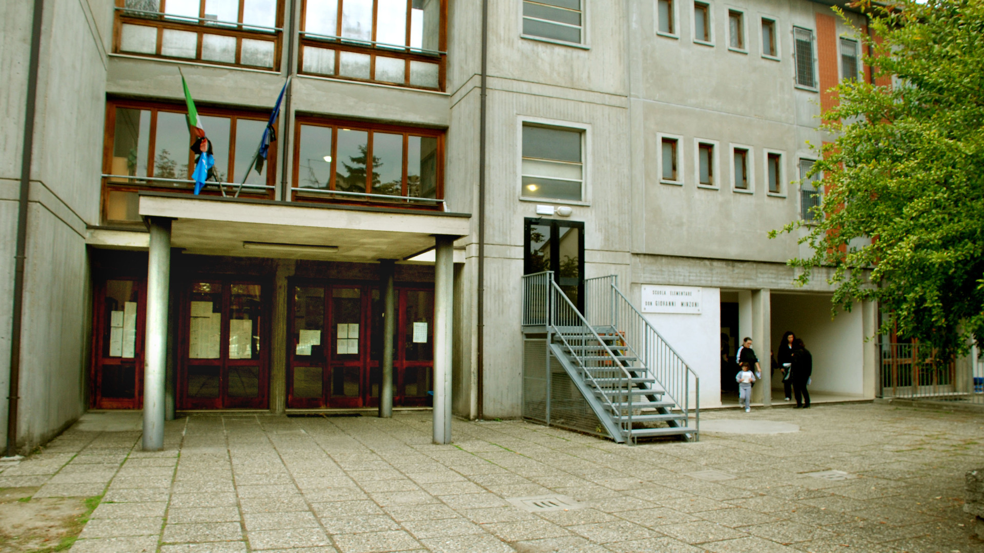 Ladri alle scuole elementari rubano i computer dei bambini