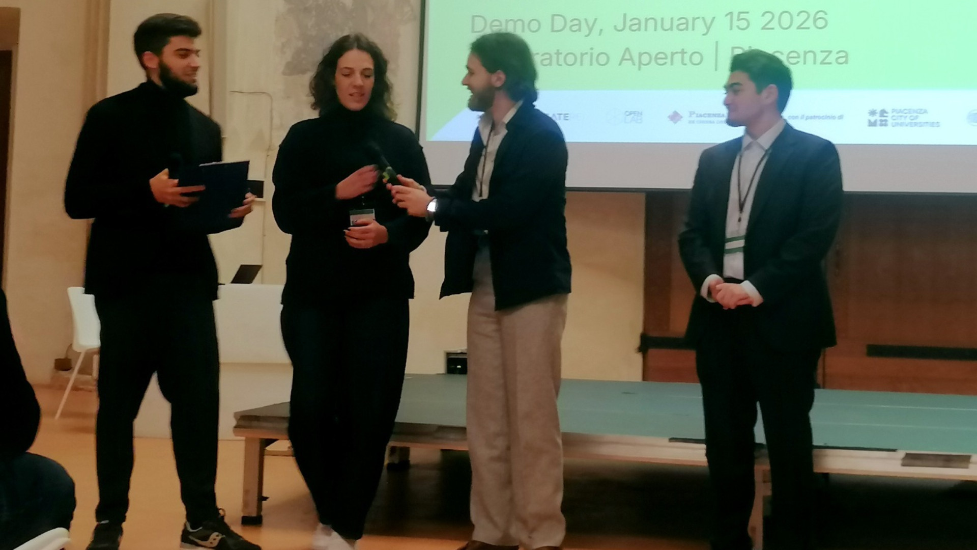 Alcuni momenti dell'evento finale al Laboratorio Aperto, in cui i 6 team hanno presentato le loro idee di Startup - © Libertà/Leonardo Chiavarini