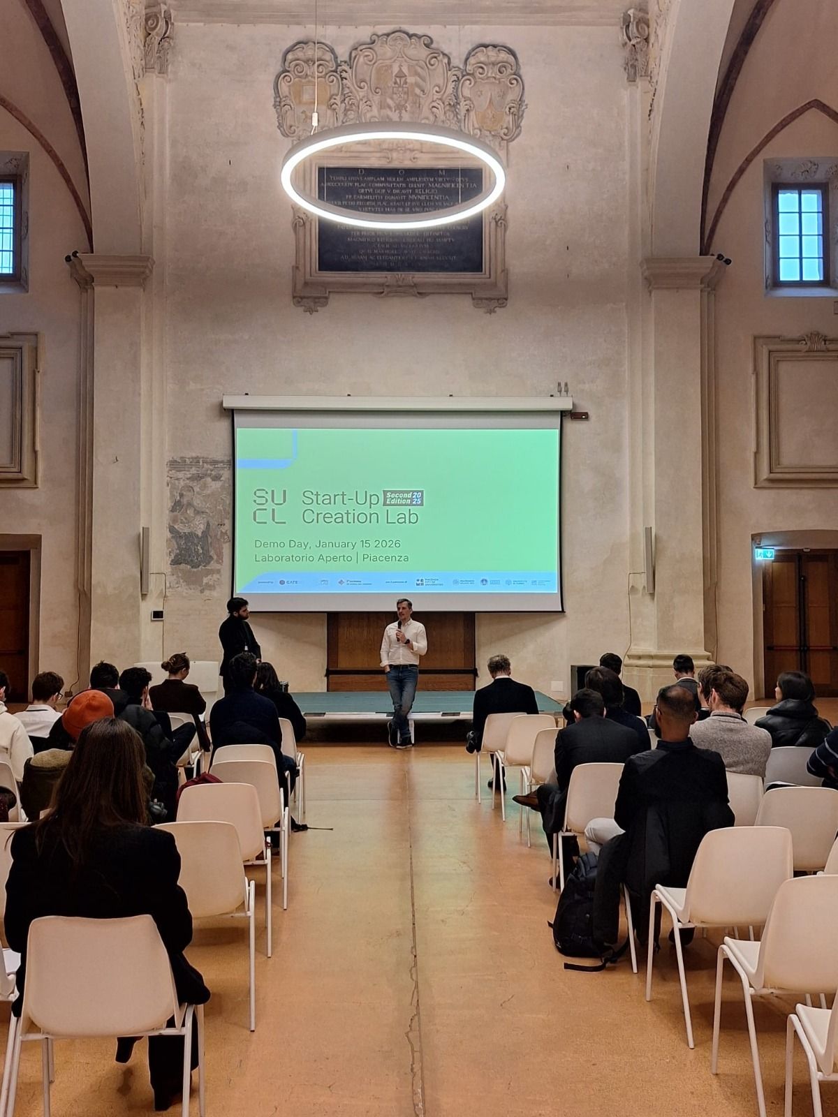 Alcuni momenti dell'evento finale, in cui i 6 team hanno presentato le loro idee di Startup