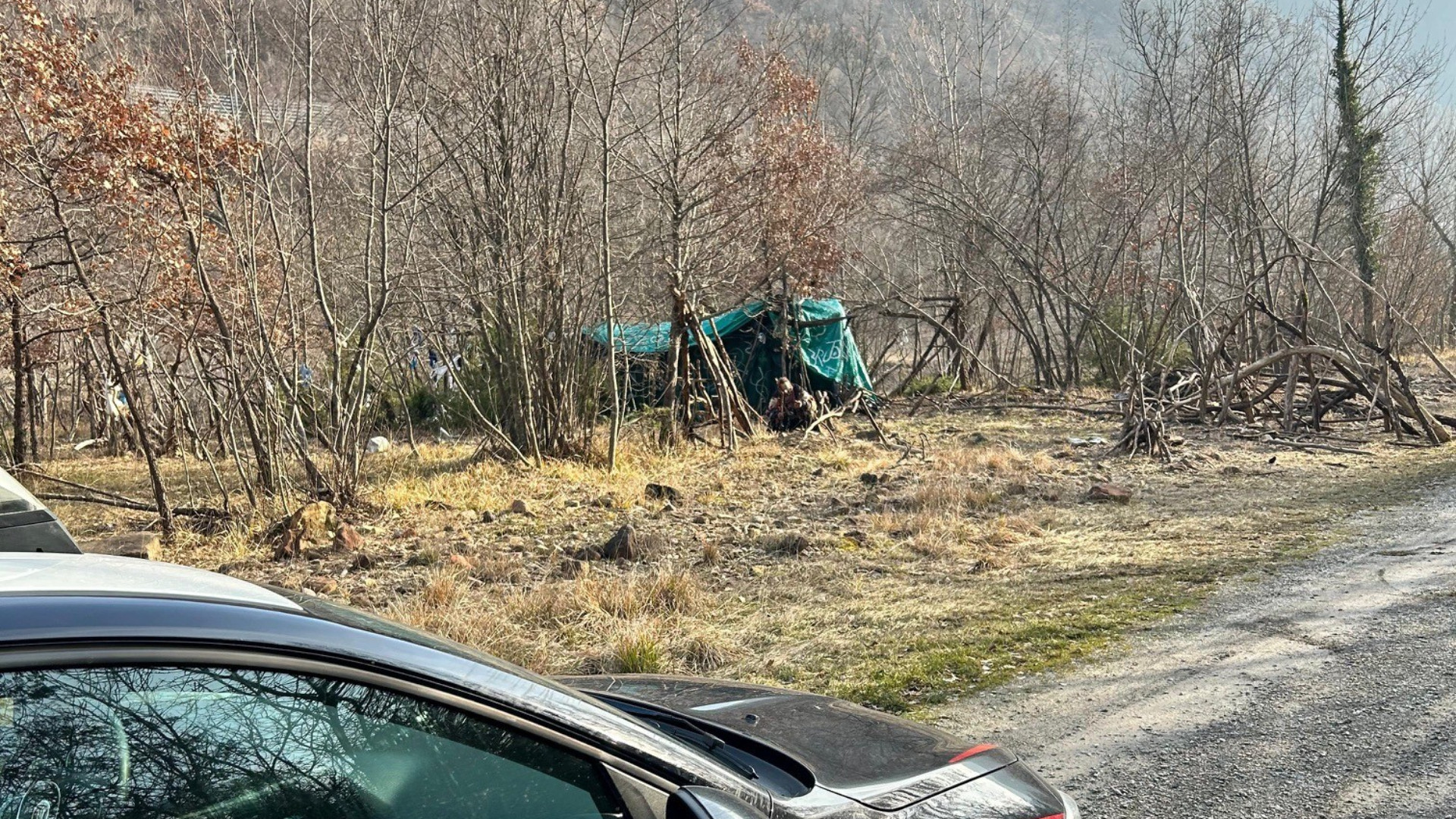 I carabinieri portano i viveri al "vichingo" eremita