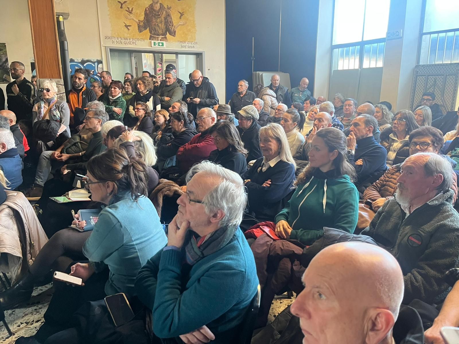 La sala affollata a Ferriere