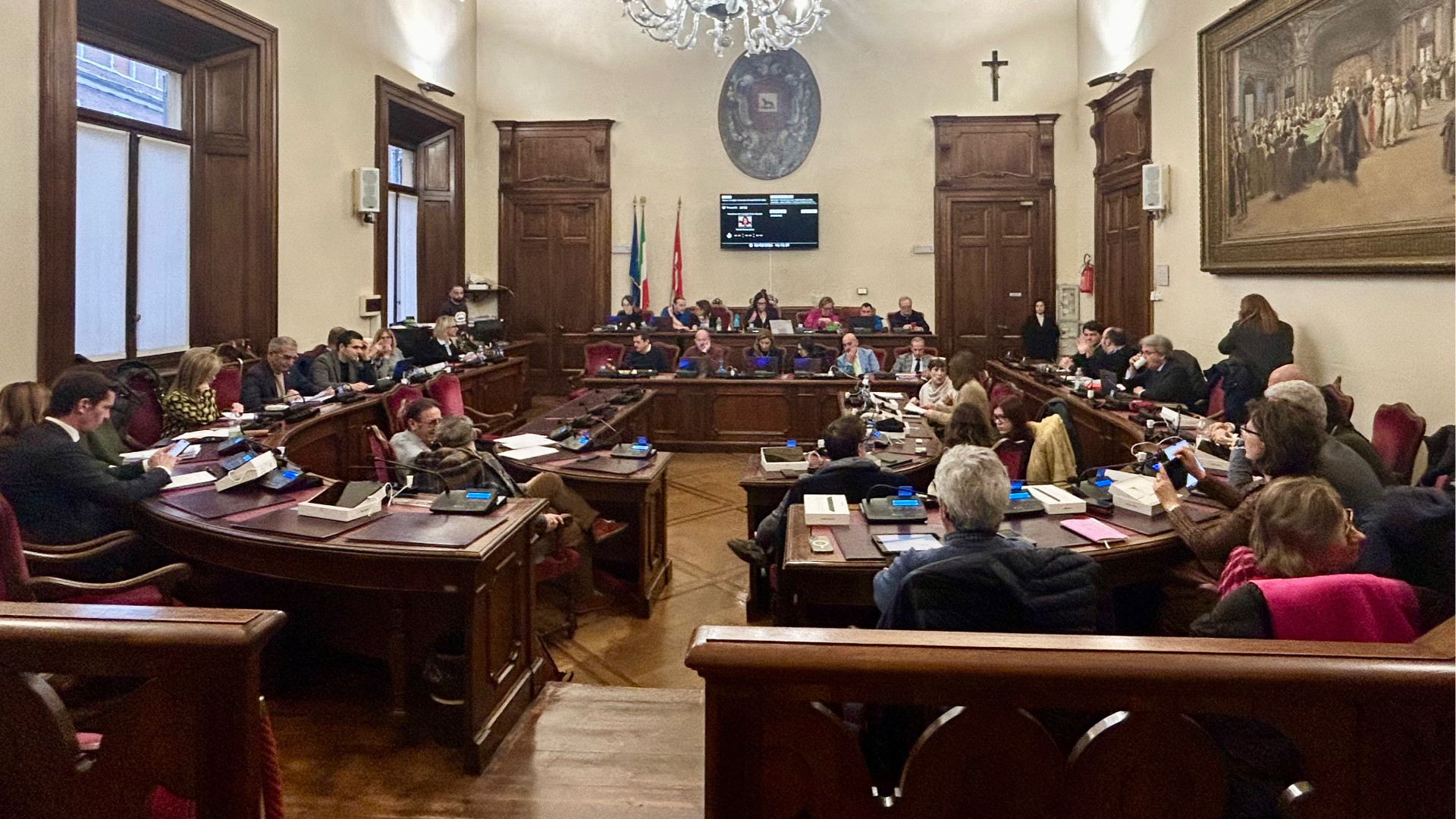 Mercato, ok alla mozione di FdI: «Rivedere il costo degli stalli per ambulanti»