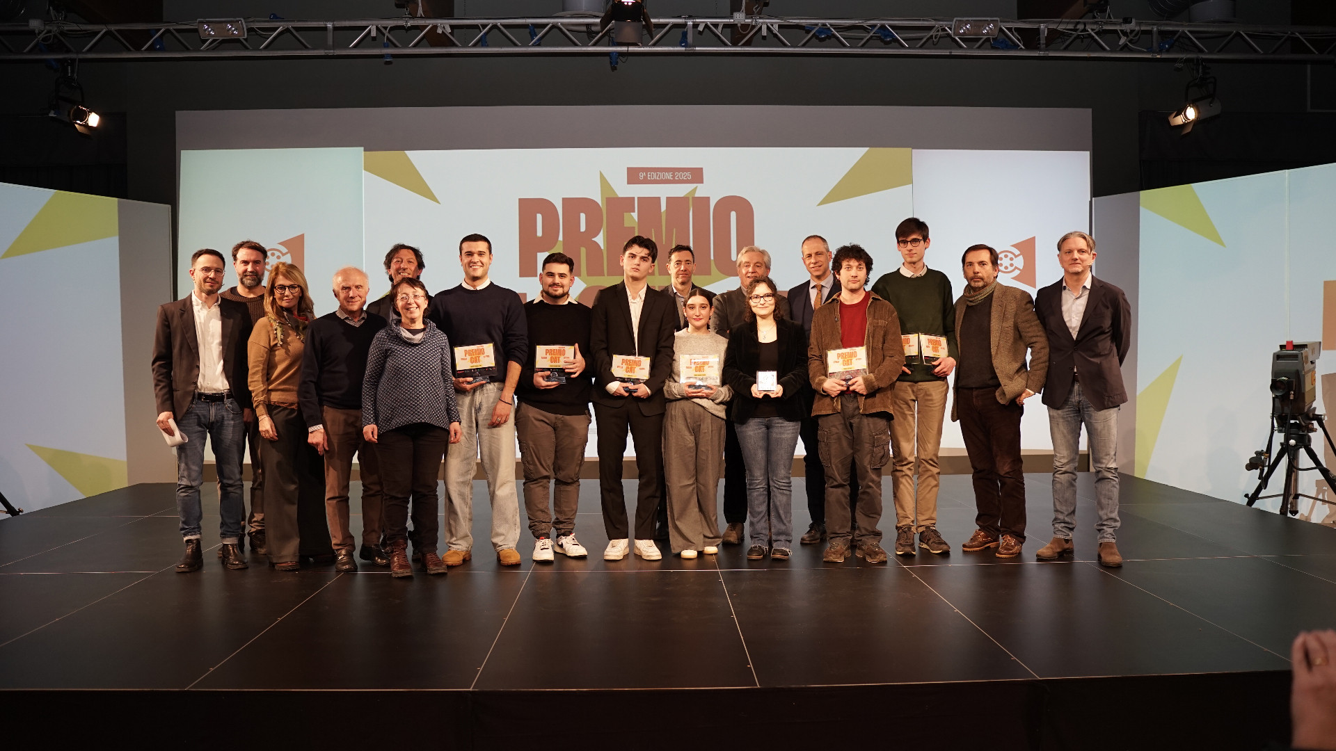 La foto di gruppo con i protagonisti del Premio Cat allo Spazio Rotative