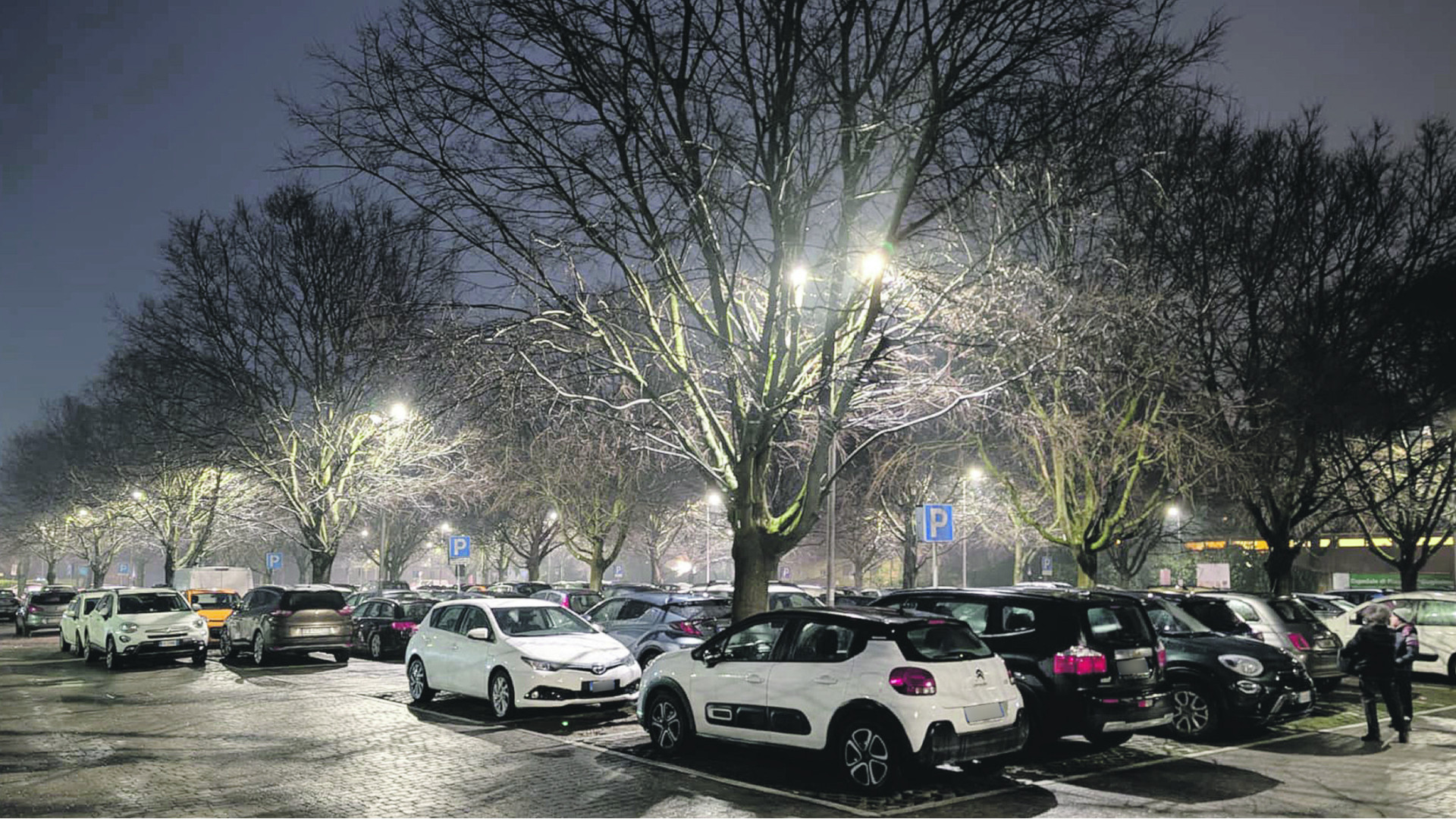 Pochi parcheggi per chi lavora in ospedale: «Pomeridiano, problema sicurezza»