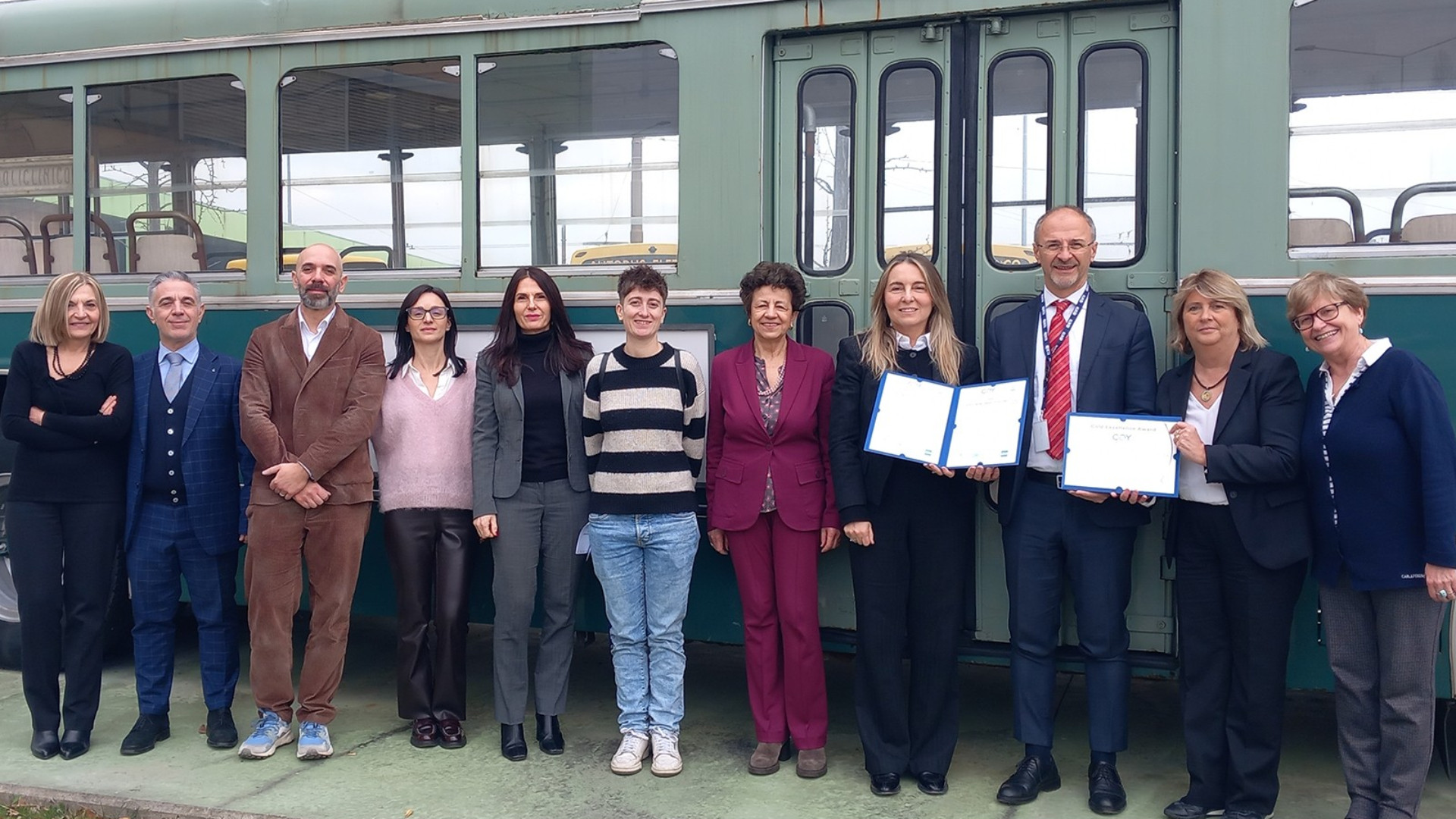 La presidente di Seta, Elisa Valeriani, quarta da destra