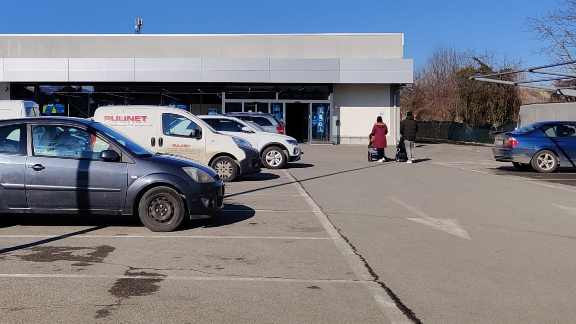 Il parcheggio del supermercato a Castelsangiovanni