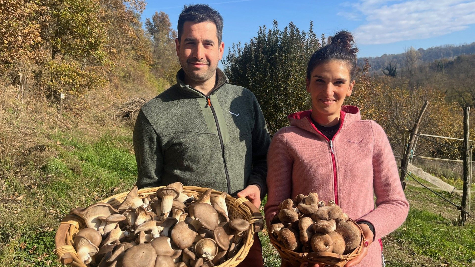 Storie di voi, il sogno di Mauro e Grazia tra galline felici e funghi Shiitake