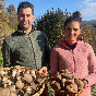 Storie di voi, il sogno di Mauro e Grazia tra galline felici e funghi Shiitake