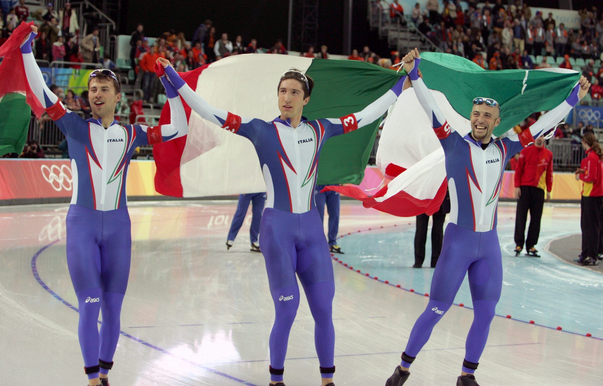 Matteo Anesi, Enrico Fabris and Ippolito Sanfratello celebrano la vittoria della medaglia d'oro