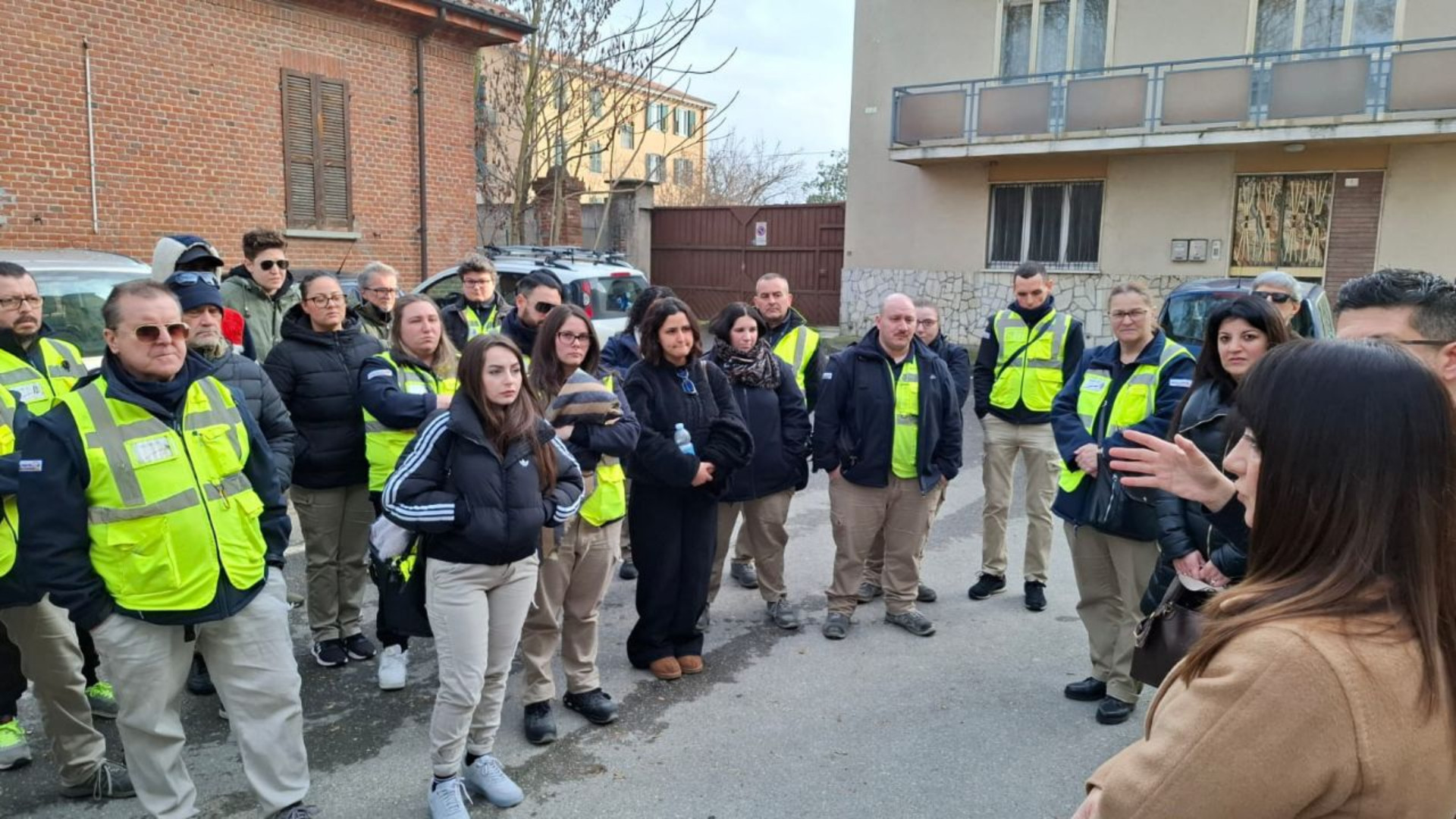 Assemblea "in strada" per i lavoratori Sicuritalia: «Posti a rischio, subito un tavolo in Prefettura»