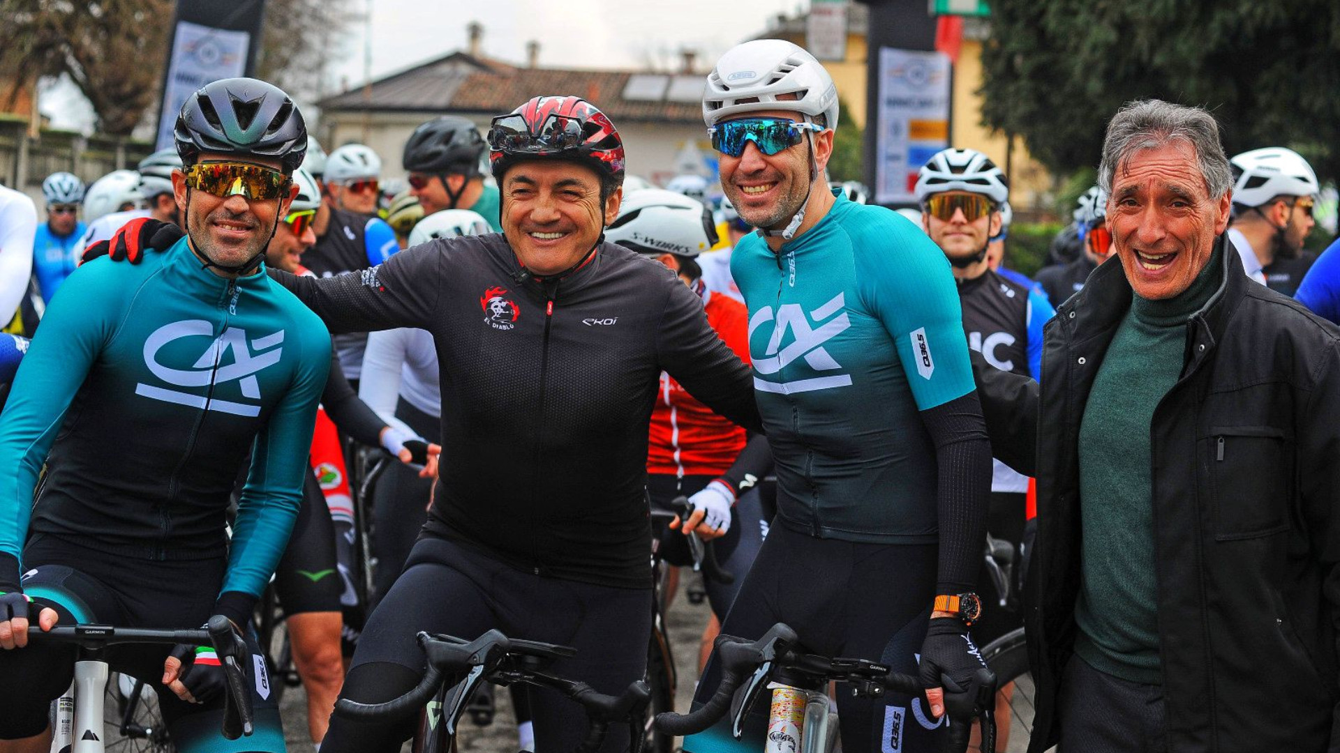 Lorenzo in sella tra lo Squalo e il Diablo