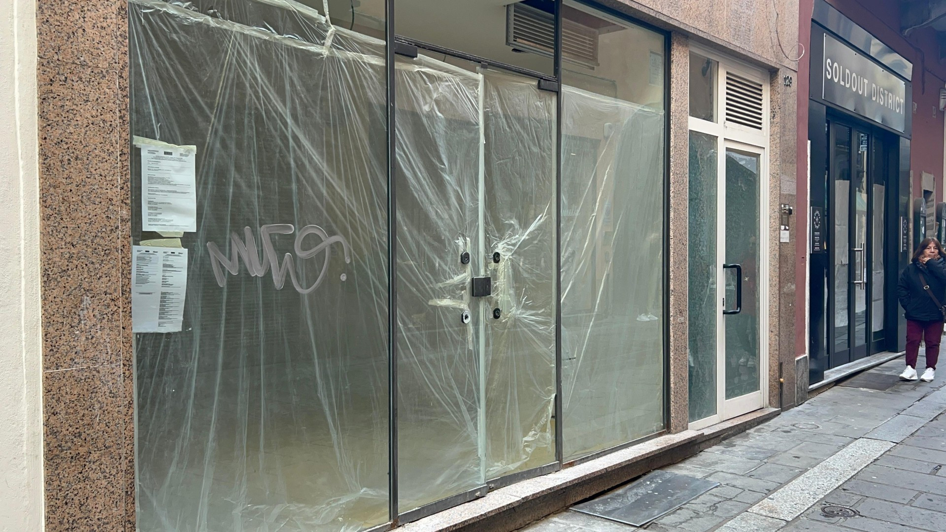 Uno dei tanti negozi chiusi nel centro di Piacenza- © Libertà/Thomas Trenchi