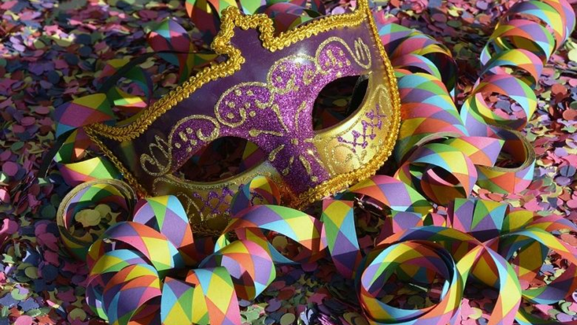 Sfilate, bande e mascherine: Carnevale show in centro città