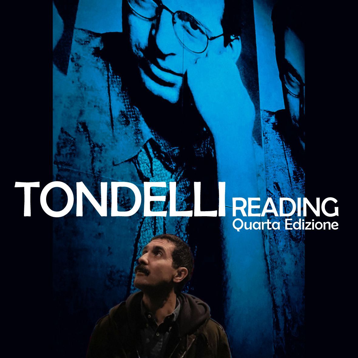 Bruno Casini davanti alla locandina del reading annuale che ogni anno dedica all'amico scrittore Pier Vittorio Tondelli