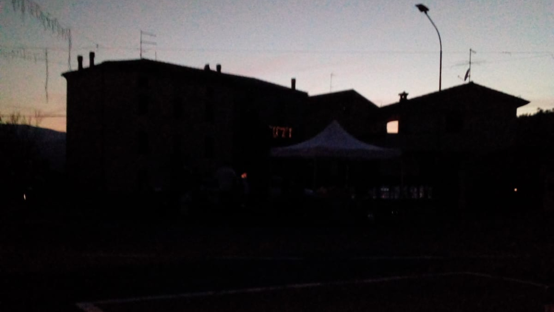 Misterioso blackout a Sariano, disagi anche a ristoranti