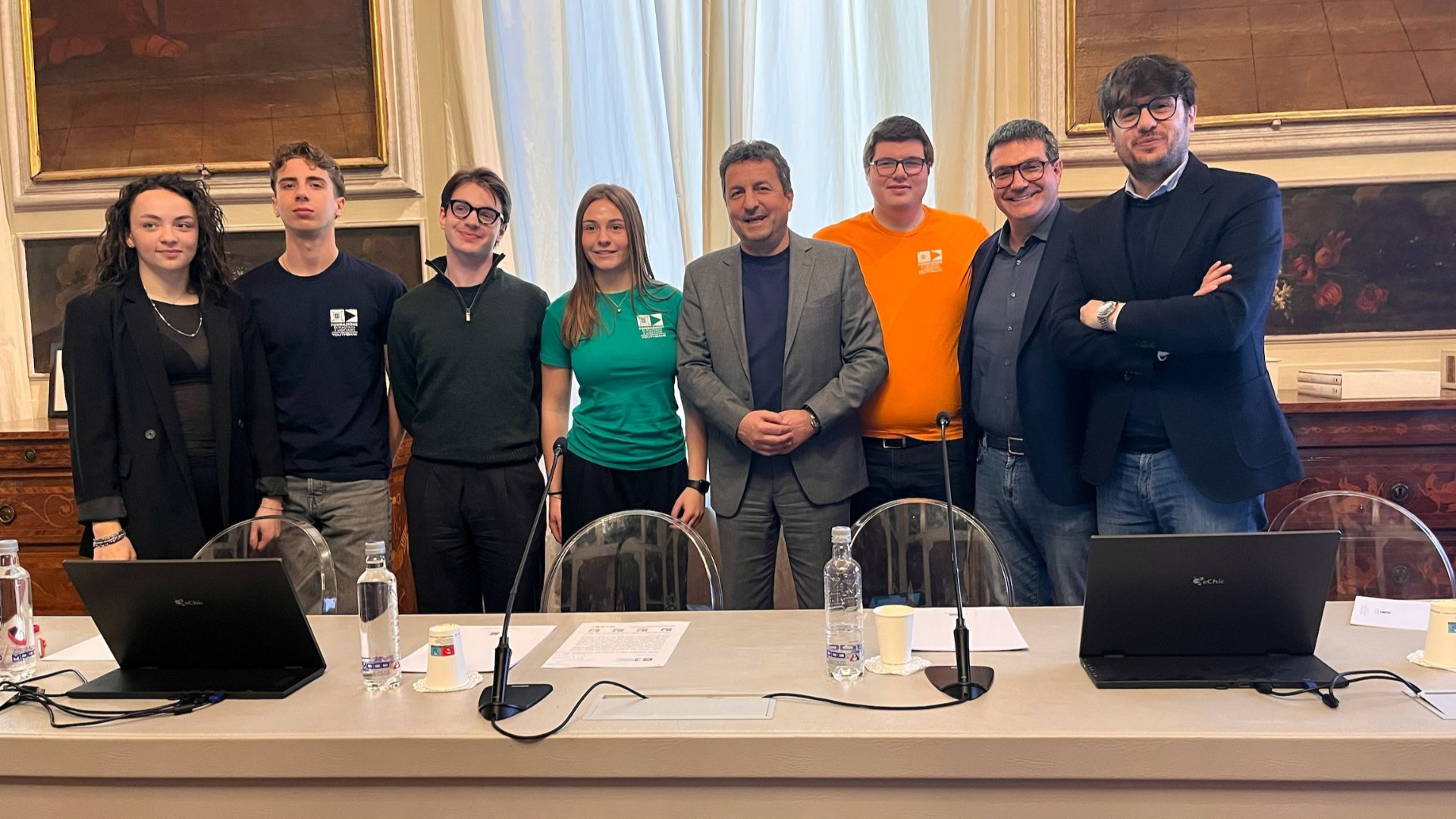 Bando YouthBank 2026: fino a 16mila euro a progetto