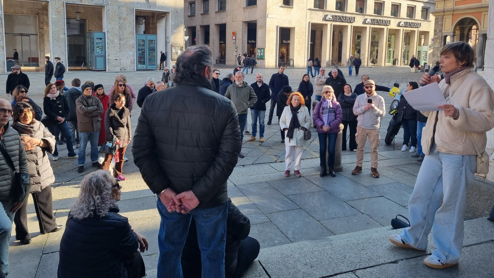 In piazza per dire no alla nuova raccolta dei rifiuti