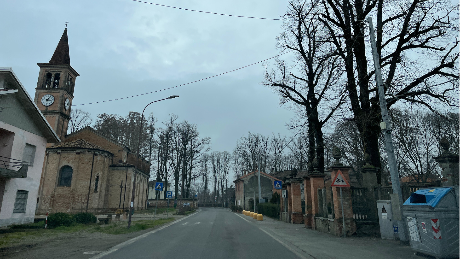 San Pietro, il suo camper è freddo e si allaccia alla luce del Comune