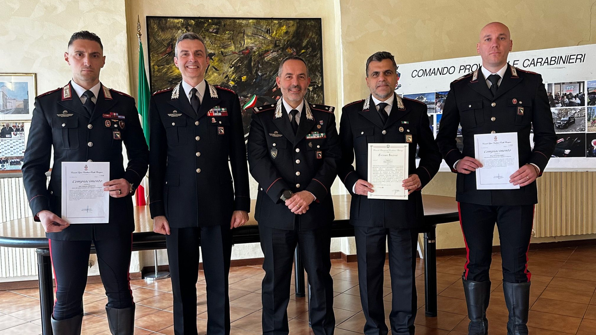 Salvarono anziana sotto al bus, riconoscimento dell'Arma