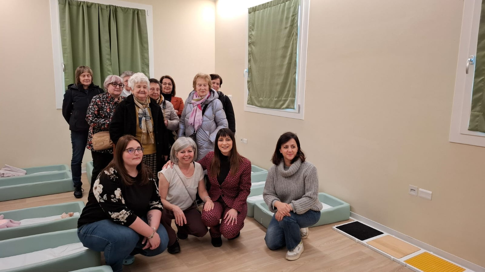 Mani di donna, nuove tende per il nido di via Eleonora Duse