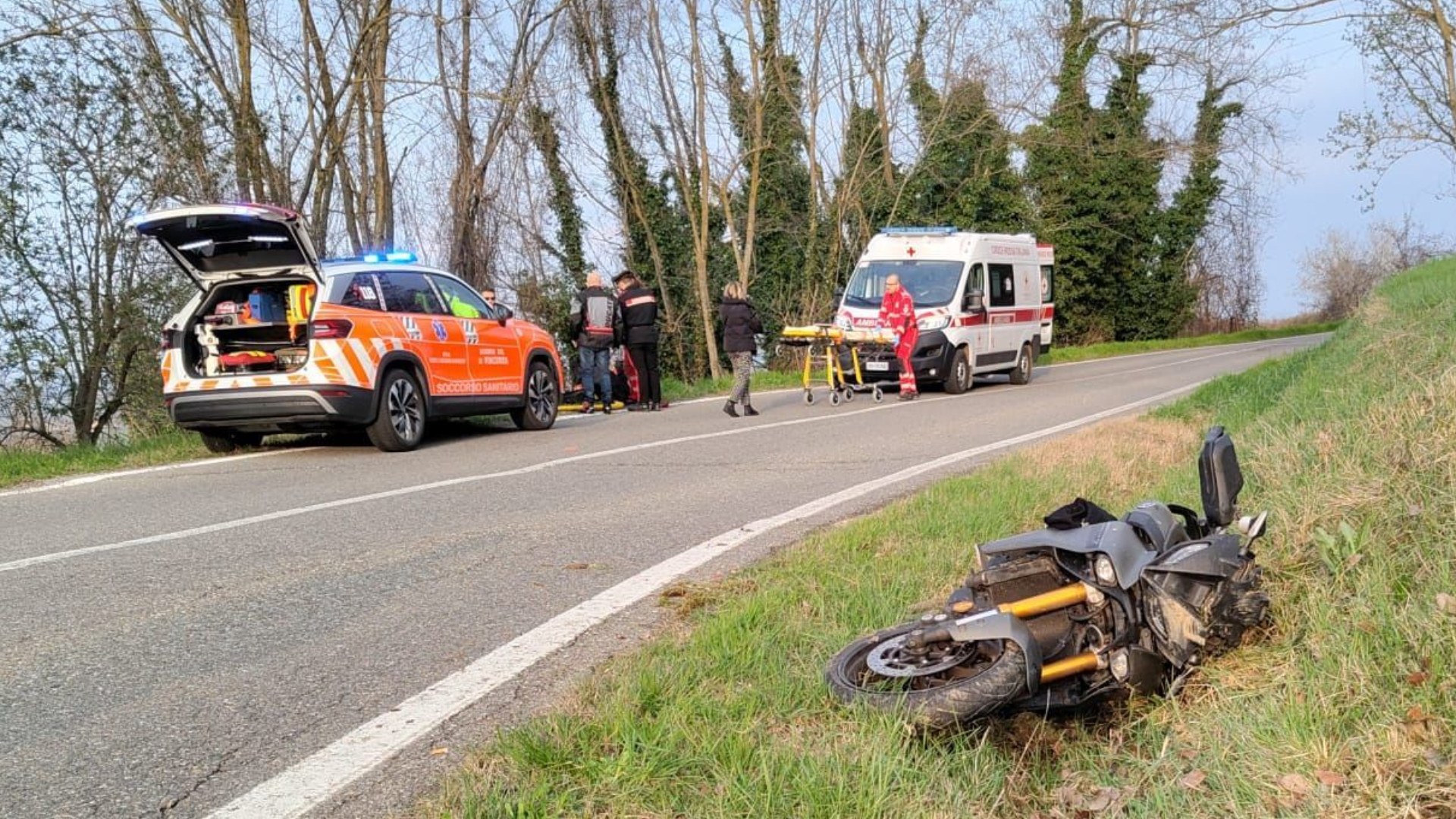 Moto fuori strada a Castano di Agazzano, centauro trasportato a Parma