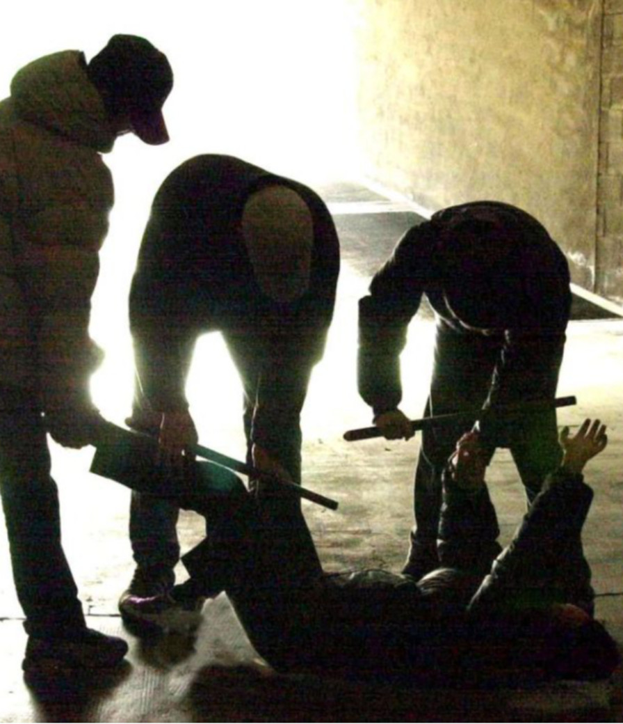 Rissa in pieno centro nella notte, fermato un giovane