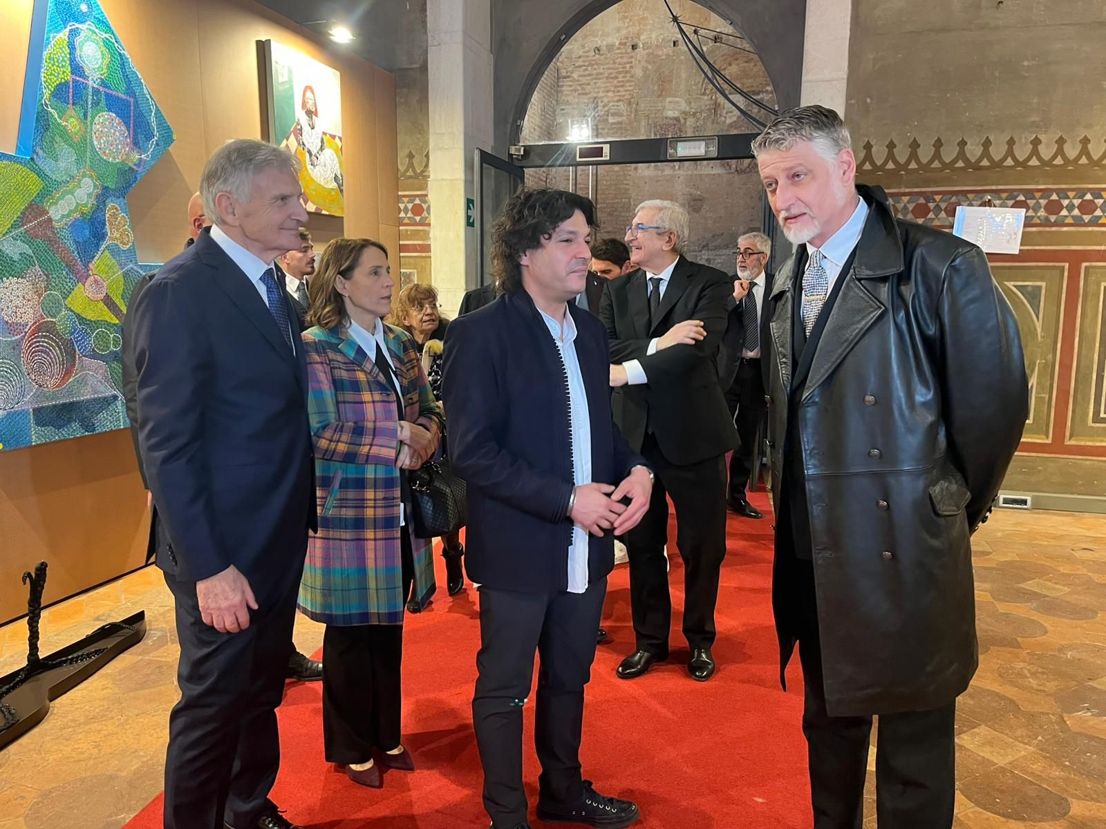 Il ministro della Cultura Alessandro Giuli in visita alla mostra «Sguardi sull’Africa» a Palazzo Gotico