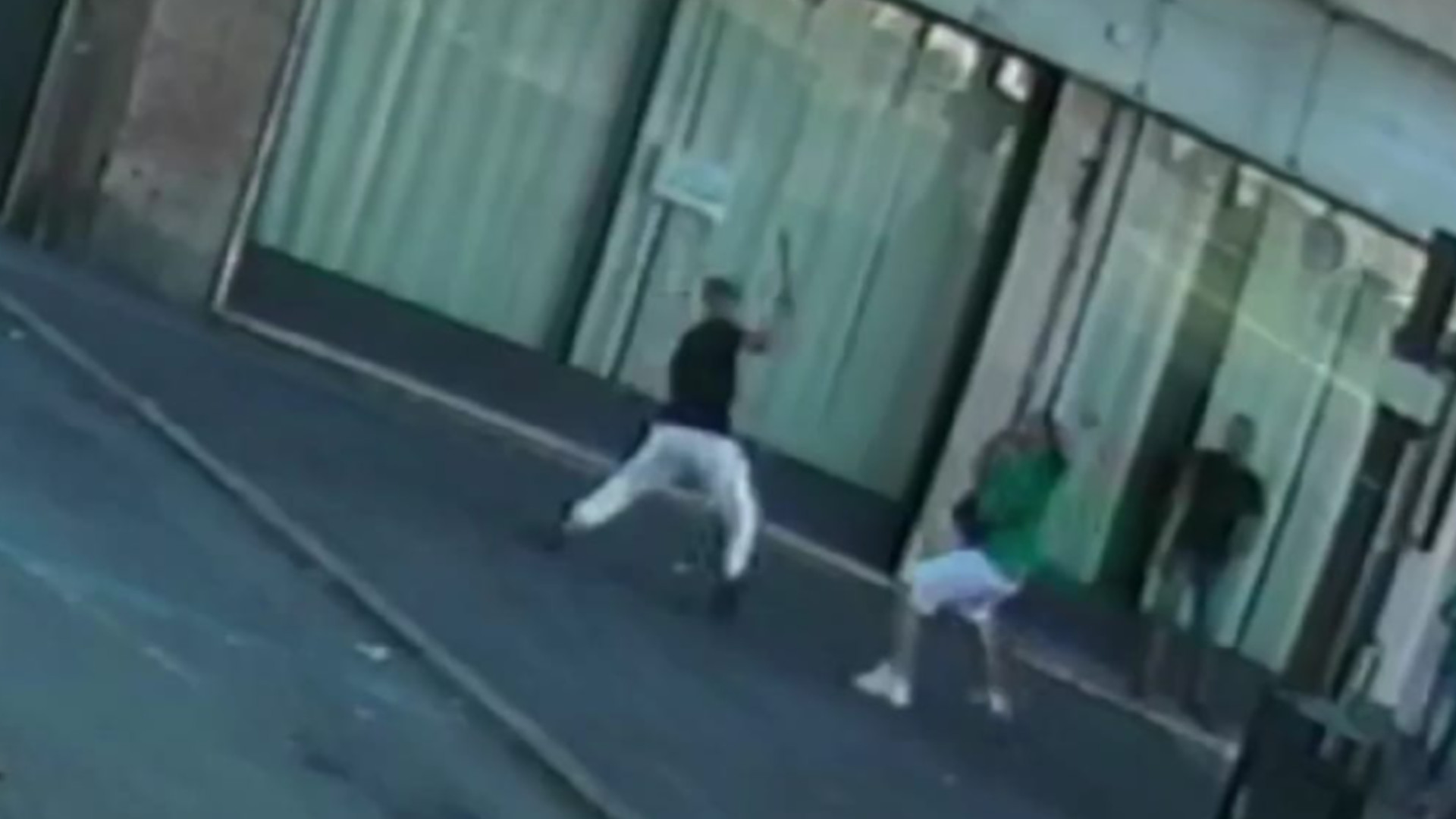 Faida tra spacciatori con accoltellamenti, arrestato capo banda tunisina