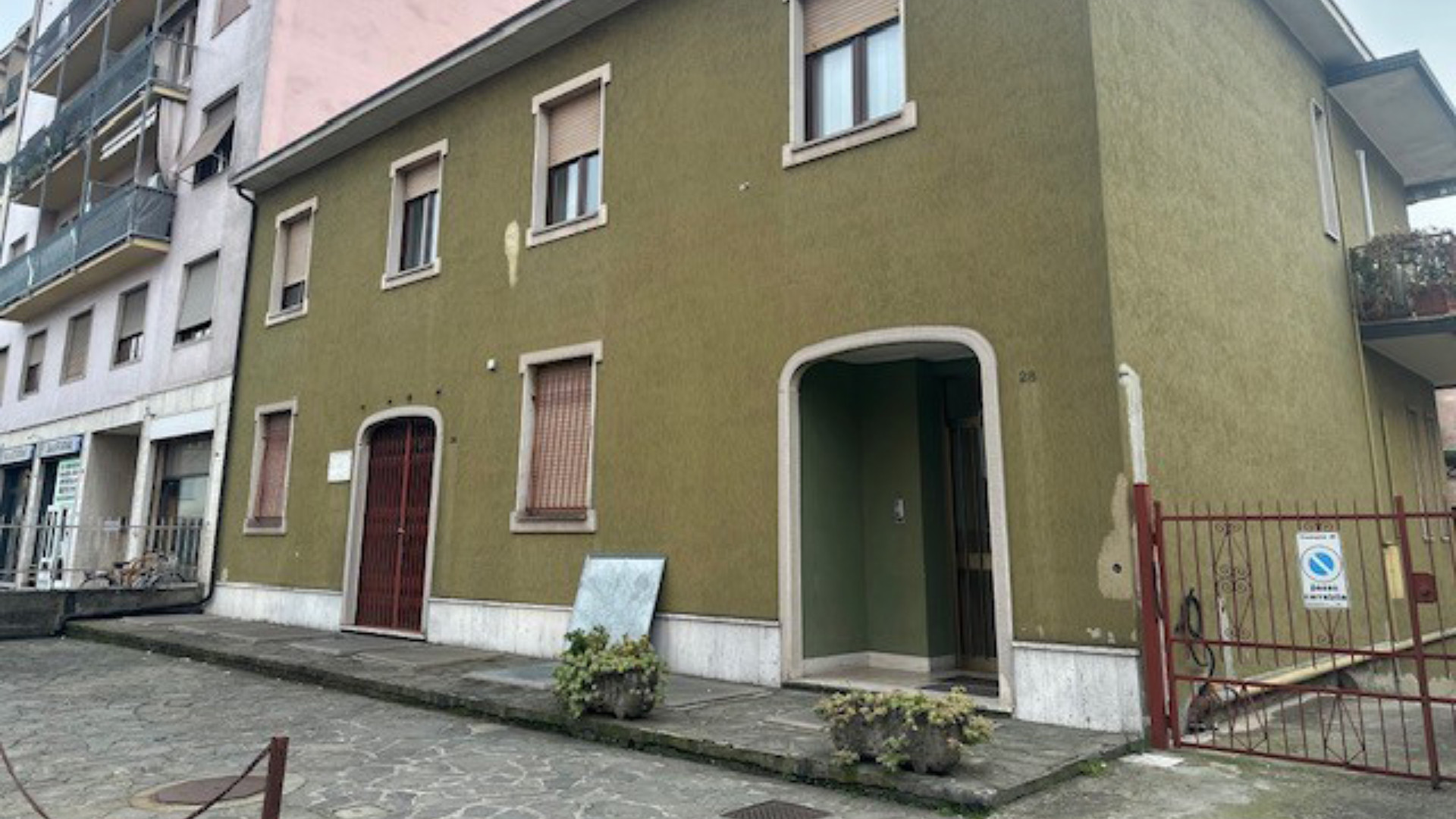 Cerca di darsi fuoco: paura e centro diurno chiuso