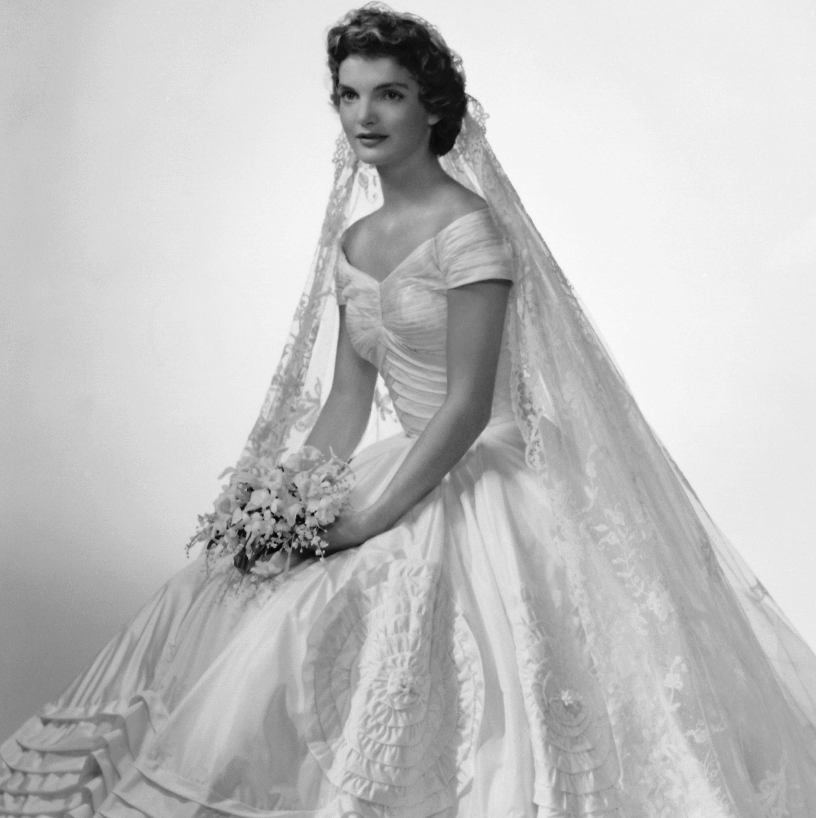 Jacqueline Bouvier nell'abito da sposa di Ann Lowe