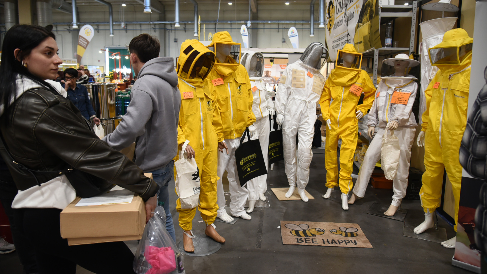 Visitatori negli spazi di Apimell - © Libertà/Mauro Del Papa
