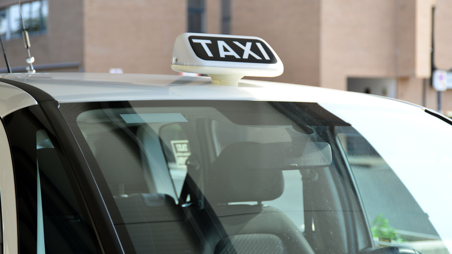 I tassisti chiedono di aumentare le tariffe di 10 centesimi al chilometro