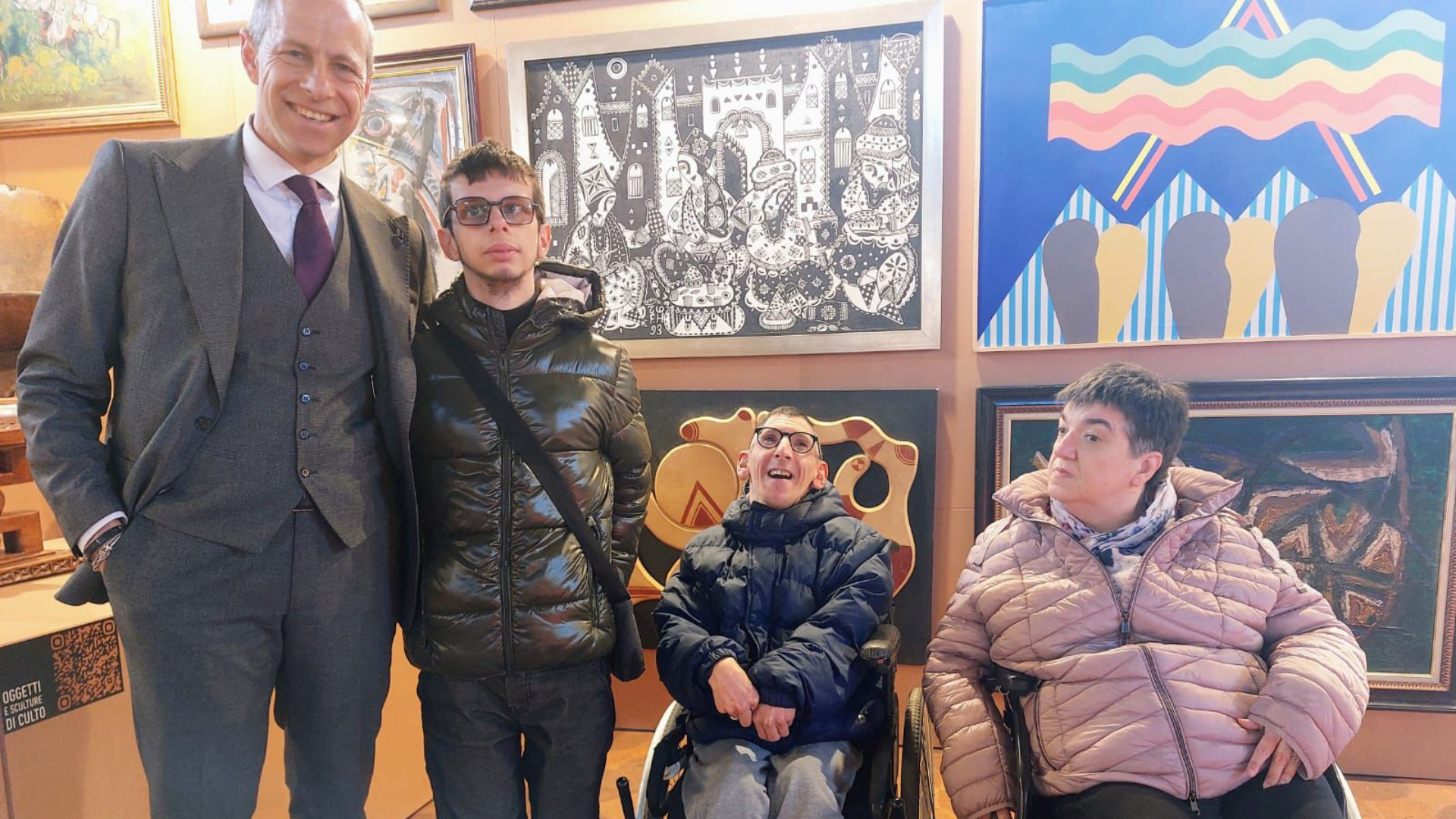 Michela, Nicola ed Eric con l'assessore Christian Fiazza