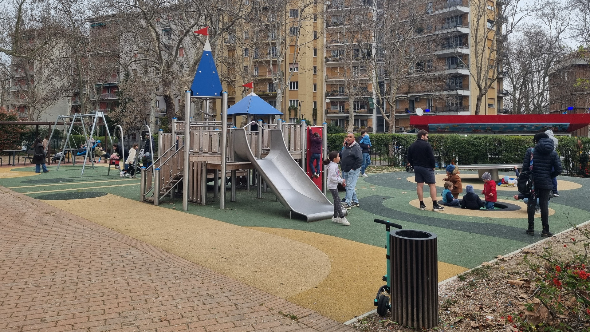 Il parco giochi del Pubblico Passeggio nel giorno della riapertura - © Libertà/Gabriele Faravelli