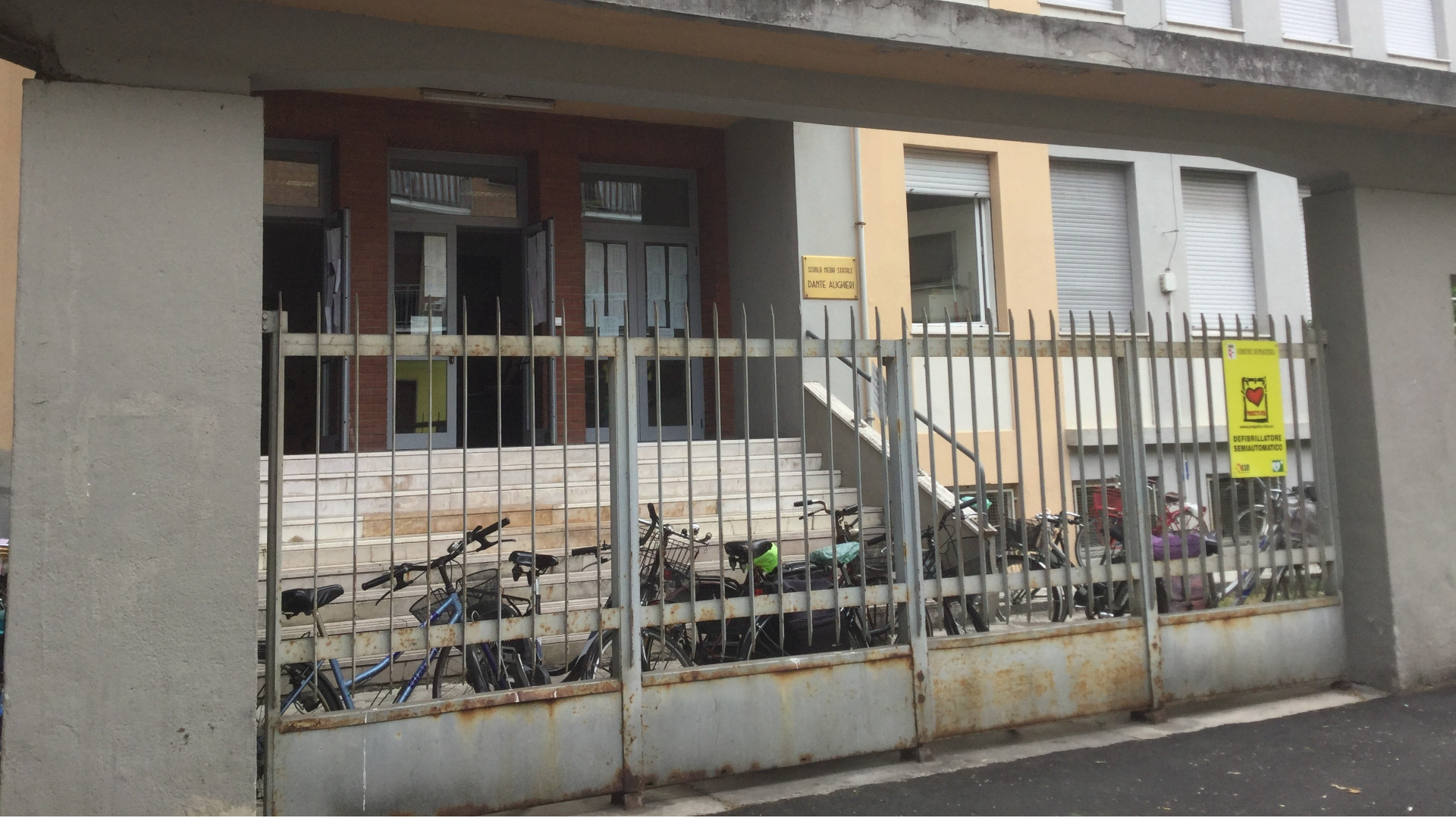 La scuola media Dante di via Piatti