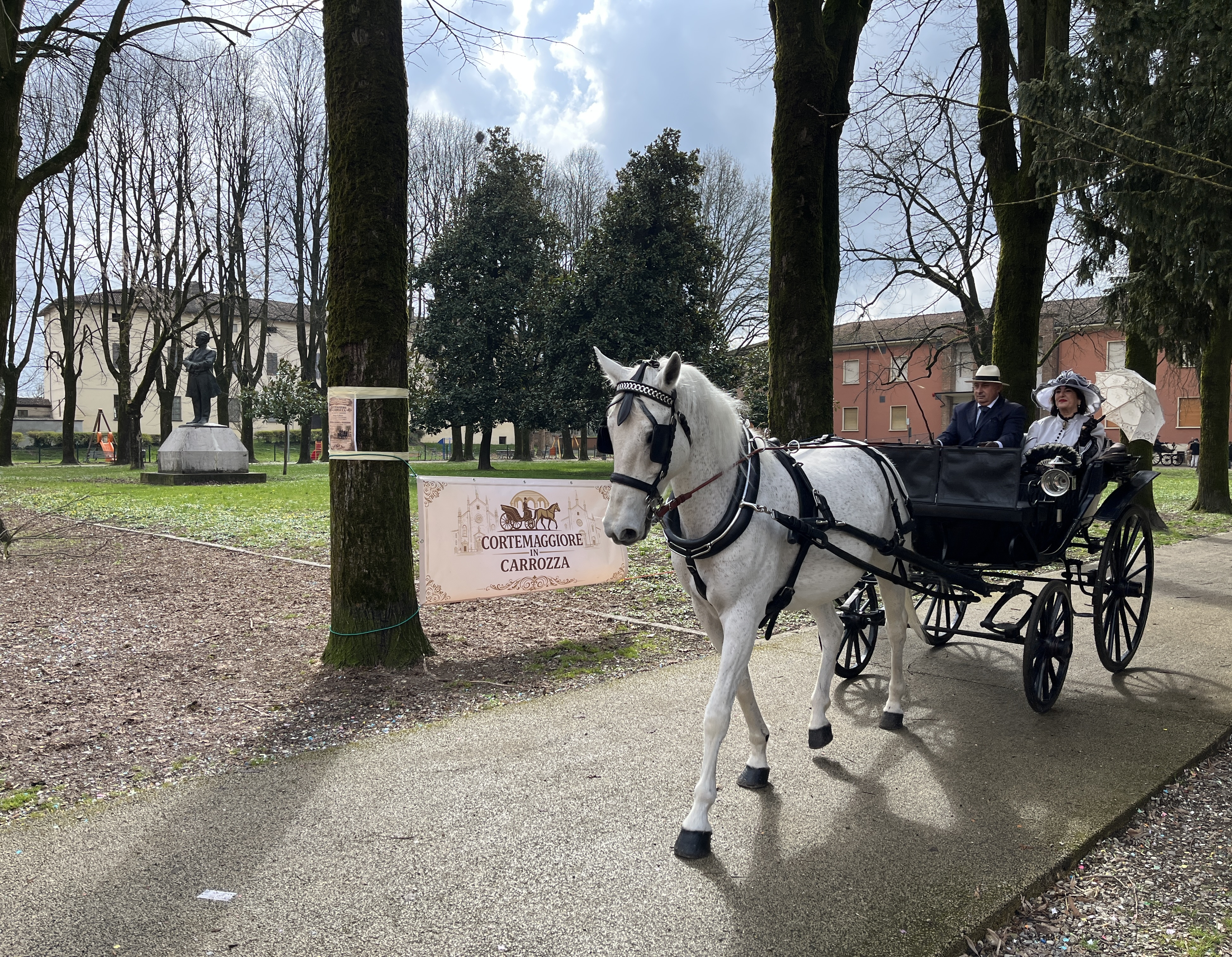 Cortemaggiore visitata in carrozza