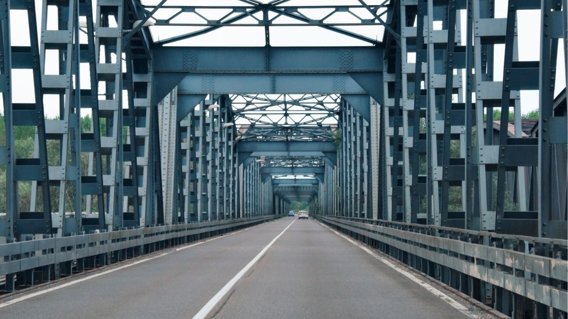 Ponte sul Po di Castelvetro, degrado non previsto: il progetto cambia