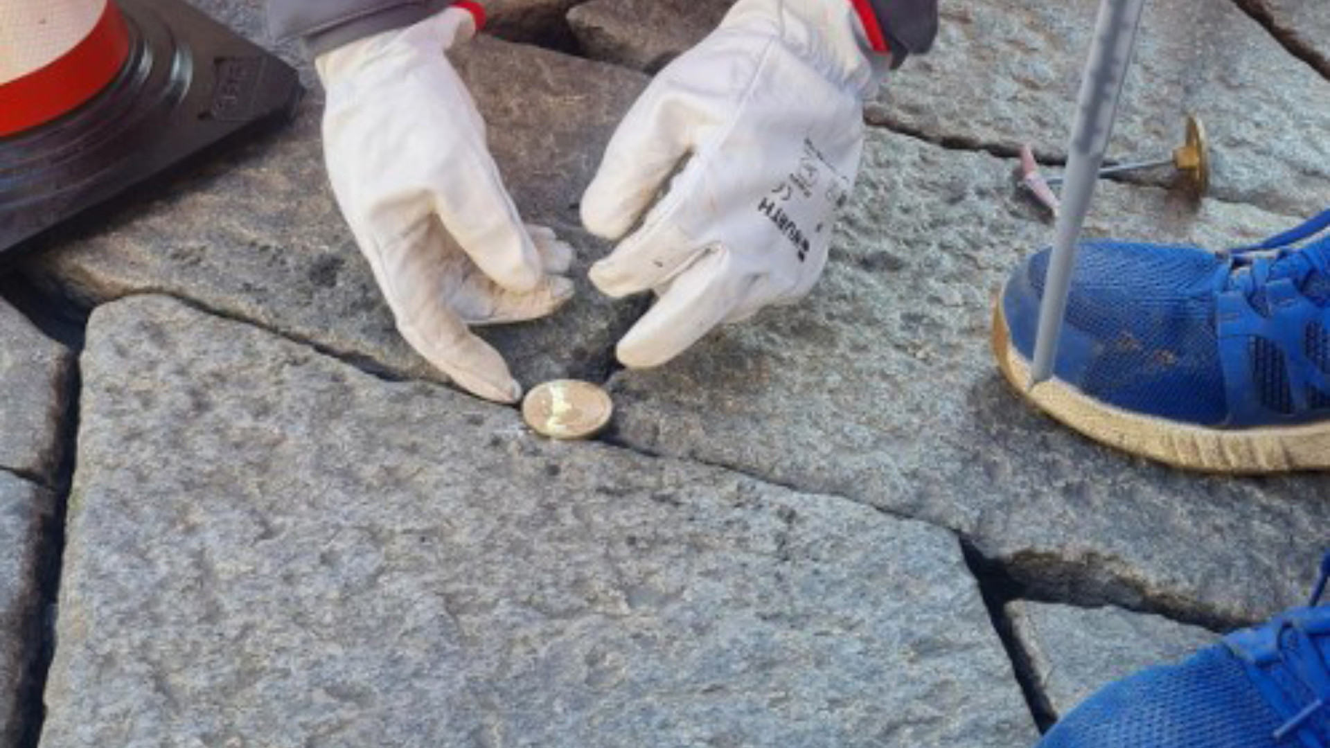 Mercato, 252 borchie in bronzo contro abusivi e furbetti del posteggio